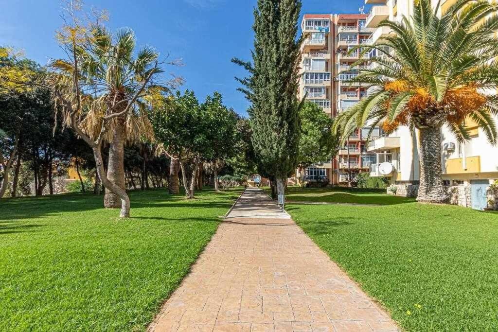 797 Holiday Rentals - Equipado Estudio Cerca Del Parque La Paloma Беналмадена Екстериор снимка